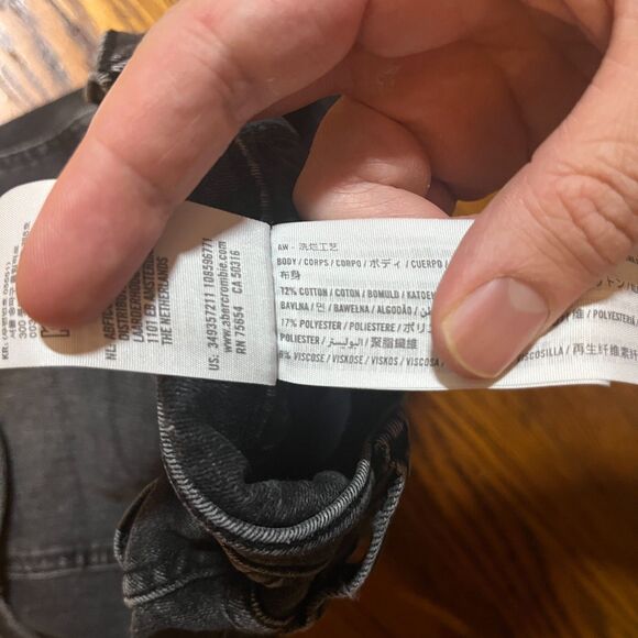 Hollister Ultra High-Rise 3" Soft Stretch Short Size 9/W29 Black Denim Cutoff - Picture 3 of 9